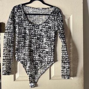 Guess Black and White Women's Top